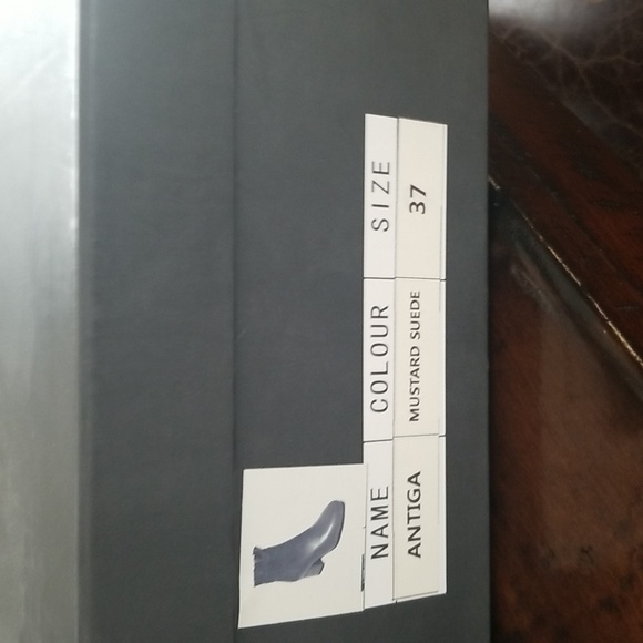 Silent D Women's suede booties with ruffled edge sz 6 mustard - Picture 11 of 11